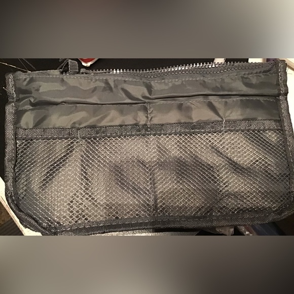 🆕👛AUCTION PRICE👩🏻‍⚖️ Storage Travel Makeup Bag - All Grey - Picture 4 of 4